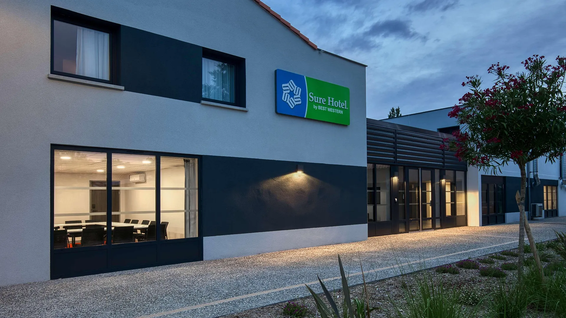 Sure Hotel By Best Western Les Portes De Montauban 3*,  Fransa