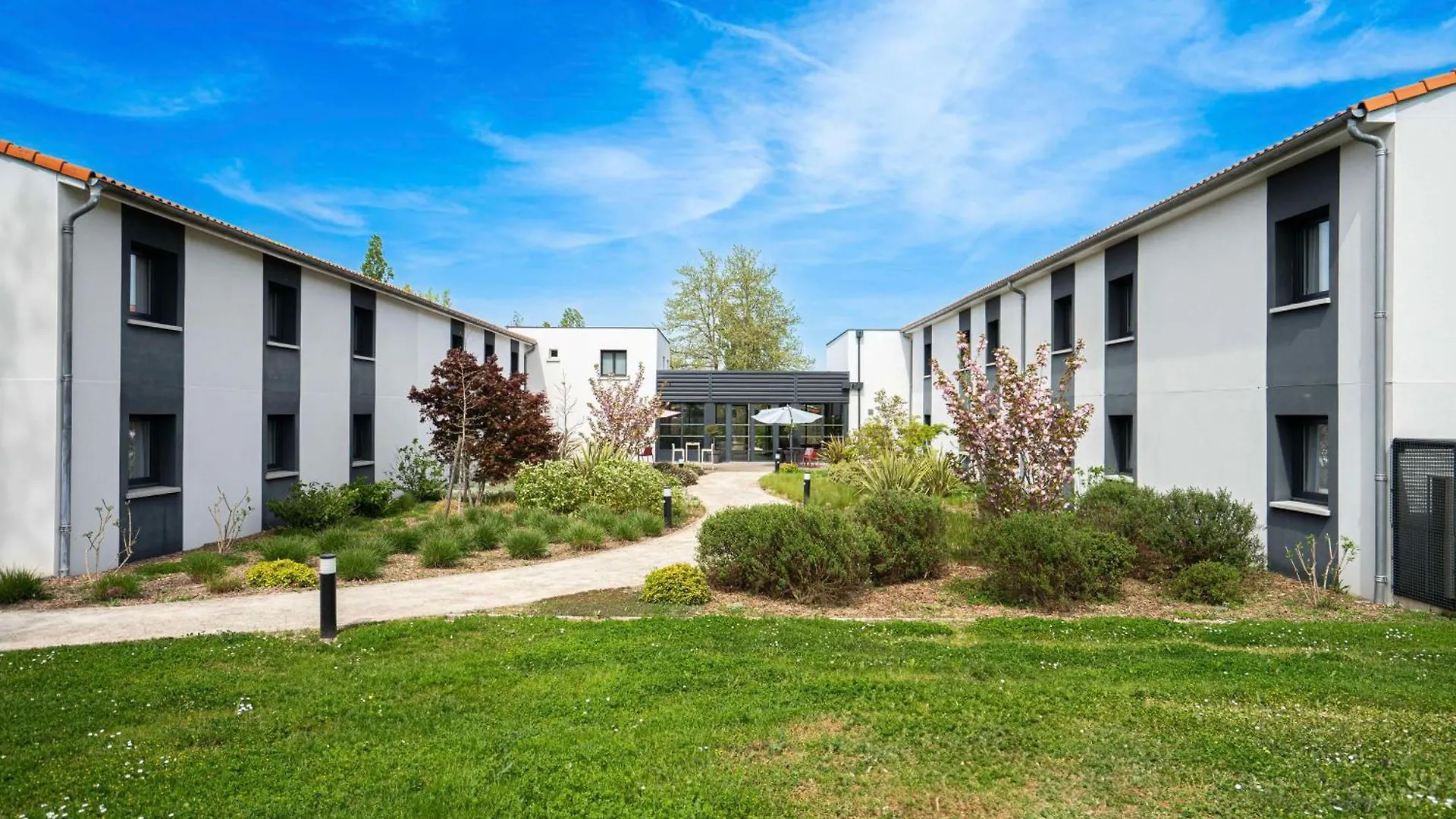 Sure Hotel By Best Western Les Portes De Montauban 3*,